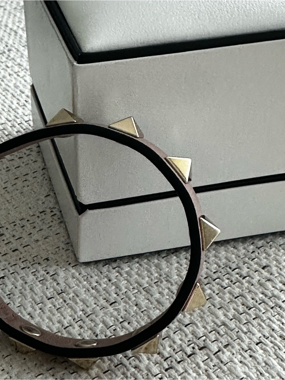 Valentino Garavani rockstud bracelet in Poudre in gold tone studded - Picture 6 of 11